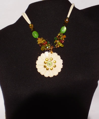 josephine's jewels - SUNFLOWER AND BEAD NECKLACE
